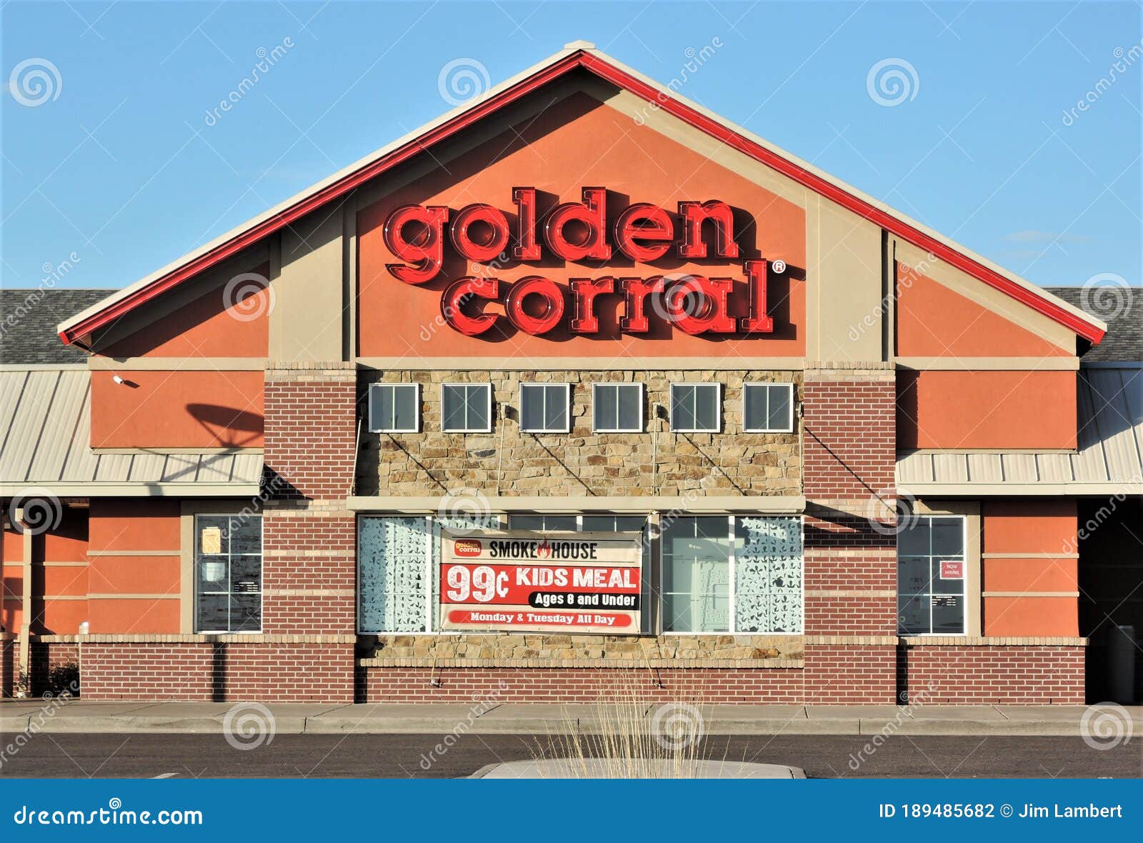Does Golden Corral Spangles Serve Breakfast All Day?